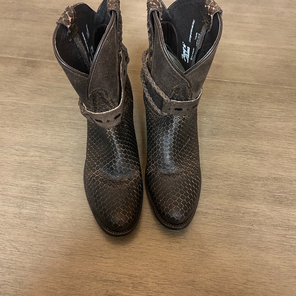 Tony lama short boots size 8.5B